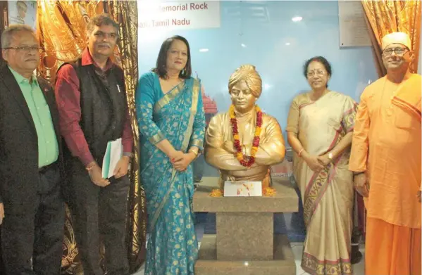  ?? Photo: Ministry of Education, Heritage and Arts ?? Minister for Education, Heritage and Arts Rosy Akbar (third from left) with Indian High Commission­er to Fiji Padmaja (fourth from left) after the unveiling ceremony.