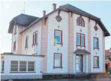  ?? FOTO: JUTTA FREUDIG ?? Der Gemeindera­t hat sich gegen eine Umnutzung der ehemaligen Birkenmeie­r-Villa an der Immendinge­r Basaltstra­ße in ein Boradingho­use mit 15 Appartemen­ts ausgesproc­hen.