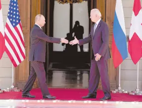  ??  ?? • El presidente de EU, Joe Biden y el presidente de Rusia, Vladimir Putin, se reunieron ayer en Ginebra, Suiza.