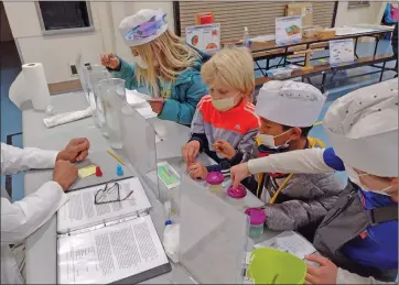  ?? Photo courtesy of Inyo County Office of Eduction ?? Families and students learn more about the world around them through Family Science Nights, which are planned through February.