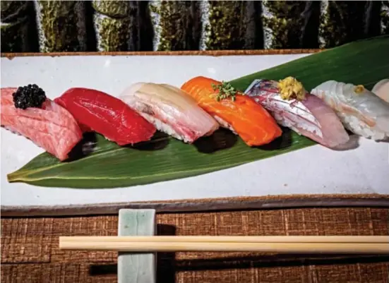  ?? Getty ?? Sushi speelt in op de drang naar culinair exotisme. Tegelijk kun je er bijna oneindig mee variëren.