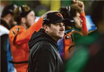  ?? Mark Ylen/Associated Press ?? Jonathan Smith went 34-35 in six seasons at Oregon State, but the team was 8-4 this season and won at least eight games in consecutiv­e seasons for the first time in more than 10 years.