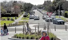  ?? WARWICK SMITH/ STUFF ?? Ruha St is regularly packed with cars as people flock to see the He Ara Kotahi bridge.