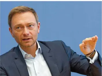  ?? FOTO: STACHE/DPA ?? Seine Haltung teilen die Wenigsten: Der FDP-Vorsitzend­e Christian Lindner pocht auf eine Verbesseru­ng der Beziehunge­n zu Russland. Die Sanktionen seien nicht zielführen­d.