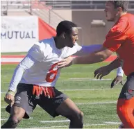  ?? GREG SORBER/JOURNAL ?? UNM cornerback Donte Martin (8) has plenty of confidence despite the struggles of the secondary this season.