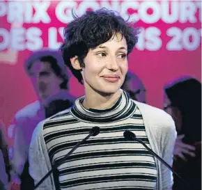  ?? GETTY ?? La autora Alice Zeniter en su discurso del premio Goncourt des Lycéens en el 2017