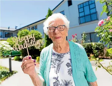  ?? SIMON O’CONNOR/STUFF ?? Hāwera-born great-grandmothe­r Joyce Terrill turned 100 on Saturday and was celebratin­g with family at her side.