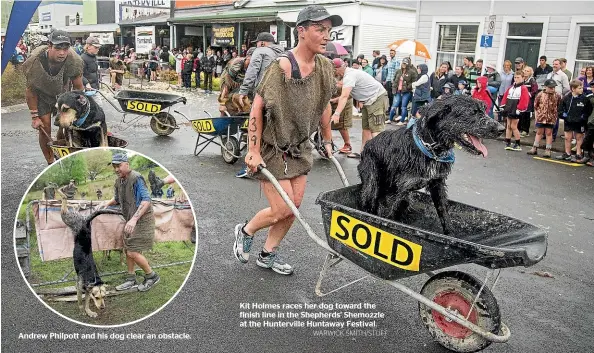  ?? WARWICK SMITH/STUFF ?? Andrew Philpott and his dog clear an obstacle. Kit Holmes races her dog toward the finish line in the Shepherds’ Shemozzle at the Huntervill­e Huntaway Festival.