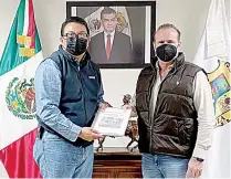  ?? ?? ■ El alcalde de Frontera, Roberto Piña Amaya, se reunió con el secretario de Obras Públicas Miguel Algara Acosta.