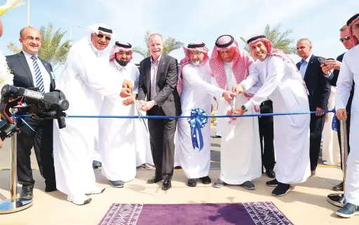  ?? Supplied ?? JCI chairman and CEO George Oliver, JCIA
CEO Mohanad Al-Shaikh and other officials cut the ribbon at the inaugurati­on of YORK Manufactur­ing Complex at KAEC.