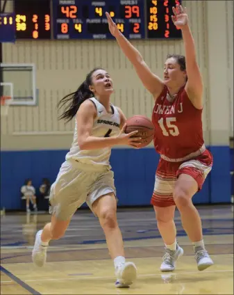  ?? AUSTIN HERTZOG - MEDIANEWS GROUP ?? Spring-Ford’s Alyssa Yuan drives as Owen J. Roberts’ Brooke Greenawald defends during the second half Tuesday.