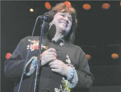  ?? KEVIN MARTIN/THE ASSOCIATED PRESS/FILES ?? The one and only Linda Ronstadt performs at the Newport Folk Festival in Rhode Island back in 2007.