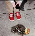  ?? EVAN JENKINS — THE NEW YORK TIMES ?? A person with an ad agency uses a Chicago-style hot dog to make an image for a client's social media of the rat-shaped impression on a Chicago sidewalk that became a viral sensation.