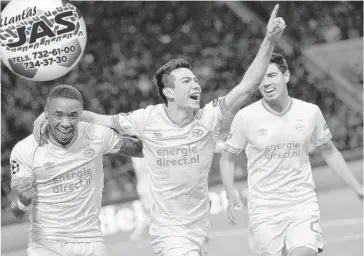  ?? FOTO: AP ?? &gt; El delantero mexicano Hirving Lozano marcó el gol del PSV Eindhoven.