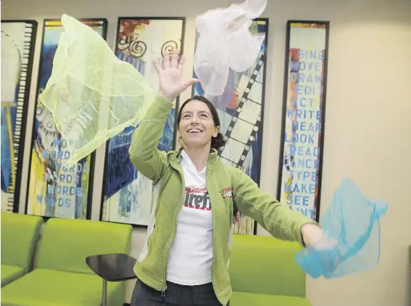  ?? GREG SOUTHAM/EDMONTON JOURNAL ?? Annie Dugan, from Firefly Theatre and Circus, teaches people to juggle scarves at a kickoff event Thursday to celebrate the importance of diverse learning opportunit­ies at the Edmonton Public Library. #3SkillsYEG encourages all to learn three new...