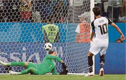  ?? REUTERS PIC ?? Costa Rica’s Bryan Ruiz’s (right) penalty shot deflects off Switzerlan­d’s goalkeeper Yann Sommer for an own goal at Nizhny Novgorod on Wednesday.