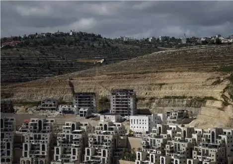  ?? (GIVAT ZE’EV, 18 JUIN 2023/OHAD ZWIGENBERG/AP PHOTO) ?? Constructi­on de nouveaux logements dans une colonie israélienn­e en Cisjordani­e.