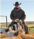  ?? Foto: archiv ?? Jeden z kovbojů Waggonerov­a ranče vyhlíží nového majitele.