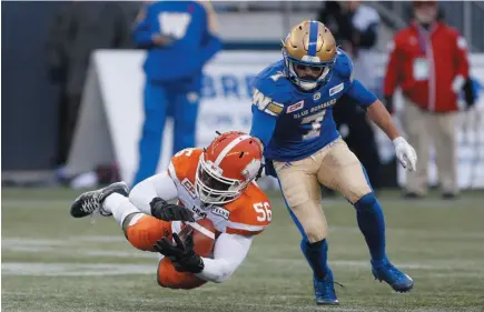  ?? CP FILE PHOTO ?? B.C. Lions player Solomon Elimimian can’t hold onto a pass intended for Winnipeg Blue Bombers player Weston Dressler during a game in Winnipeg on Oct. 28, 2017.