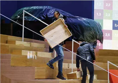  ?? (PIERRE ALBOUY/REUTERS) ?? La décision d’annuler l’édition 2020 du Salon de l’auto est tombée alors que les exposants terminaien­t le montage de leurs stands.