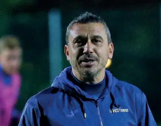  ??  ?? Tecnico Davide Mezzanotti guida il Levico: domani la squadra della Valsugana scenderà in campo a Monza contro la capolista