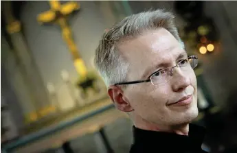  ?? Bild: ANNIKA KARLBOM ?? REALISTISK. Varbergs kyrkoherde Fredrik Ivarsson är medveten om Svenska kyrkans framtid.