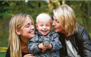  ?? Niklas Larsson / Associated Press ?? Emelie Eriksson, left, was the first person to have a baby after a womb transplant, which she received from her mother, Marie, right, in Bergshamra, Sweden. Her son, Albin, was born in 2014.