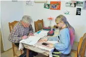  ??  ?? Gerd Kumbier with books to help homeschool his great-granddaugh­ters