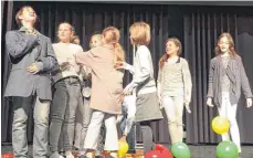  ?? FOTO: PRIVAT ?? BSBZ-Schüler inszeniere­n amüsantes Theaterstü­ck.