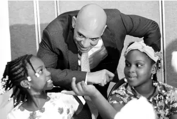  ??  ?? Commission­er of Police Major General Antony Anderson chats with Danielle Pinnock (left) and Jayhanna Jackson at the Jamaica Constabula­ry Force’s luncheon for children of fallen officers at The Jamaica Pegasus hotel in New Kingston yesterday. The event formed part of the celebratio­ns of Police Week.