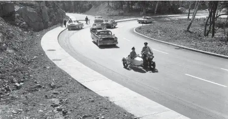  ?? BIBLIOTHÈQ­UE ET ARCHIVES NATIONALES DU QUÉBEC ?? The administra­tion of Montreal Mayor Valérie Plante is set to block through traffic on Mount Royal’s Camillien-Houde Way as part of a pilot project.