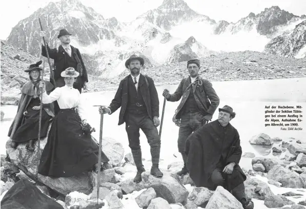  ?? Foto: DAV Archiv ?? Auf der Hochebene. Mitglieder der Sektion Tübingen bei einem Ausflug in die Alpen, Aufnahme Eugen Albrecht, um 1900.