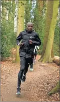  ??  ?? Eliud Kipchoge entrenando.