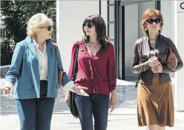  ?? PARAMOUNT PICTURES ?? Candice Bergen, left, Mary Steenburge­n and Jane Fonda star in Book Club, which explores the lives of women of a certain age.