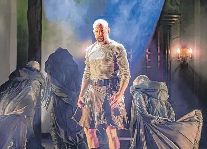  ?? LIZ LAUREN ?? Macbeth ( Ian Merrill Peakes) weighs the cost of his ambition, shadowed by the spirits of theWeird Sisters, in Chicago Shakespear­e Theater’s production of “Macbeth.”