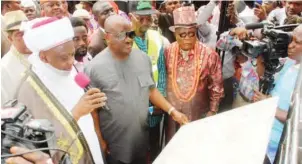  ??  ?? L-R: Sultan of Sokoto, Alhaji Sa-ad Abubakar, Rivers State Governor, Nyesom Ezenwo Wike and Chairman of the Supreme Council of Ikwerre Government Recognized Traditiona­l Rulers, Eze Blessing Wagor (Nye-Weli Isiokpo) during the commission­ing of Rivers State Council of Traditiona­l Rulers Secretaria­t in Port Harcourt recently