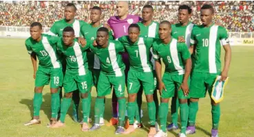  ??  ?? Super Eagles pose for team photo before Nigeria’s clash against Tanzania