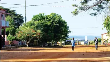  ?? ARÃO MARTINS | EDIÇÕES NOVEMBRO | LUBANGO ?? Vista parcial da sede municipal do Chipindo onde estão em execução vários projectos sociais