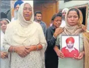  ?? HT PHOTO ?? Aggrieved family members with the picture of victim sarpanch Gurpinder Singh at Chet Singh Wala village in Amritsar district on Wednesday.