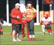  ?? Brynn Anderson / Associated Press ?? Kansas City Chiefs quarterbac­k Patrick Mahomes (15) talks with coach Andy Reid during practice on Wednesday.