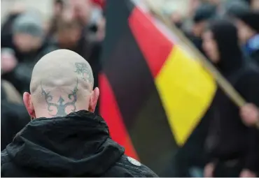  ?? Foto: dpa/Patrick Pleul ?? Demonstrat­ion gegen angebliche­n Asylmissbr­auch in Frankfurt (Oder)