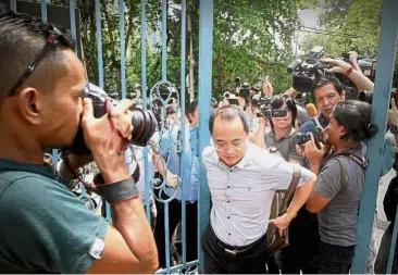  ??  ?? No comment: Individual­s, believed to be North Korean citizens, avoiding questions from journalist­s as they make their way into the North Korean Embassy in Bukit Damansara.