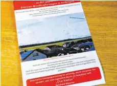  ?? FOTO: REINER PABST ?? Ein anonymes Flugblatt einer Bürgerinit­iative kursiert in den Kolbinger Briefkäste­n, in dem gegen das geplante Windkraft-Projekt der Firma Enercon Wind gemacht wird.