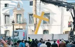  ?? COPE ?? Retirada. El 19 de enero el Consistori­o de Aguilar de la Frontera retiró la Cruz de los
Caídos del convento de Las Descalzas en aplicación de la ley de la Memoria