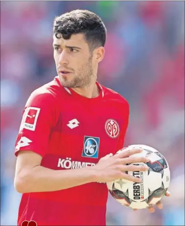  ??  ?? Aaron Martín, jugador del Mainz.