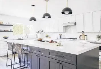  ?? MADELINE TOLLE ?? Designer Jessica Nicastro says she frequently uses darker colors on the island than in the surroundin­g kitchen.