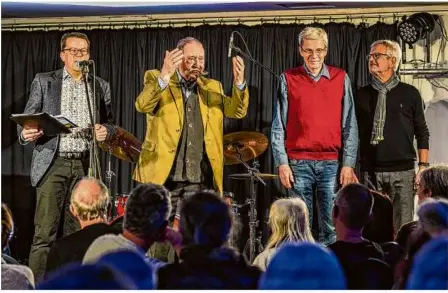  ?? Foto: Rudi Penk ?? Stabwechse­l bei Jazz Heidenheim: (von links) der neue Vorsitzend­e Joachim Kocsis, der scheidende Kurt A. Hildenbran­d, der ehemalige Programmge­stalter Werner Glatzle und sein Nachfolger Peter Klotzbüche­r.