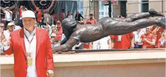  ?? DAVID KOHL, USA TODAY SPORTS ?? Former Reds player and manager Pete Rose stands next to his statue that was unveiled Saturday during a ceremony at Great American Ball Park.