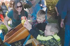  ?? Kathryn Scott, Denver Post file ?? Kids press apples into cider at Cider Days in October in Lakewood.