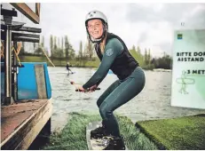  ?? RP-FOTO: RALPH MATZERATH ?? Steht gern auf dem Wakeboard – auch in Coronazeit­en: Lilli gehört zu den regelmäßig­en Besuchern der Anlage in Langenfeld.